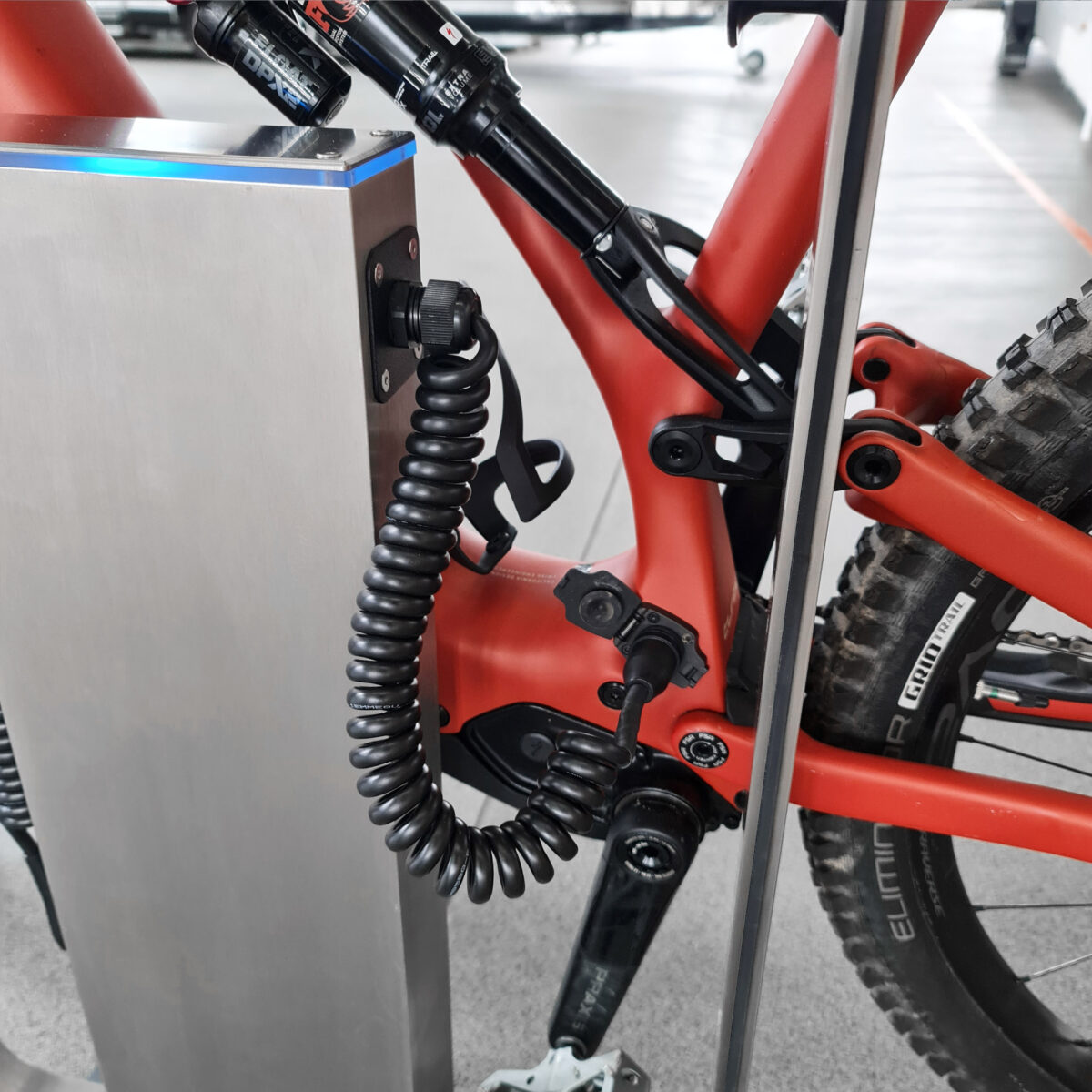 QRACK E Charger Smart charger integriert Stecker mit Spiralkabel, für verschiedene E-Bike System