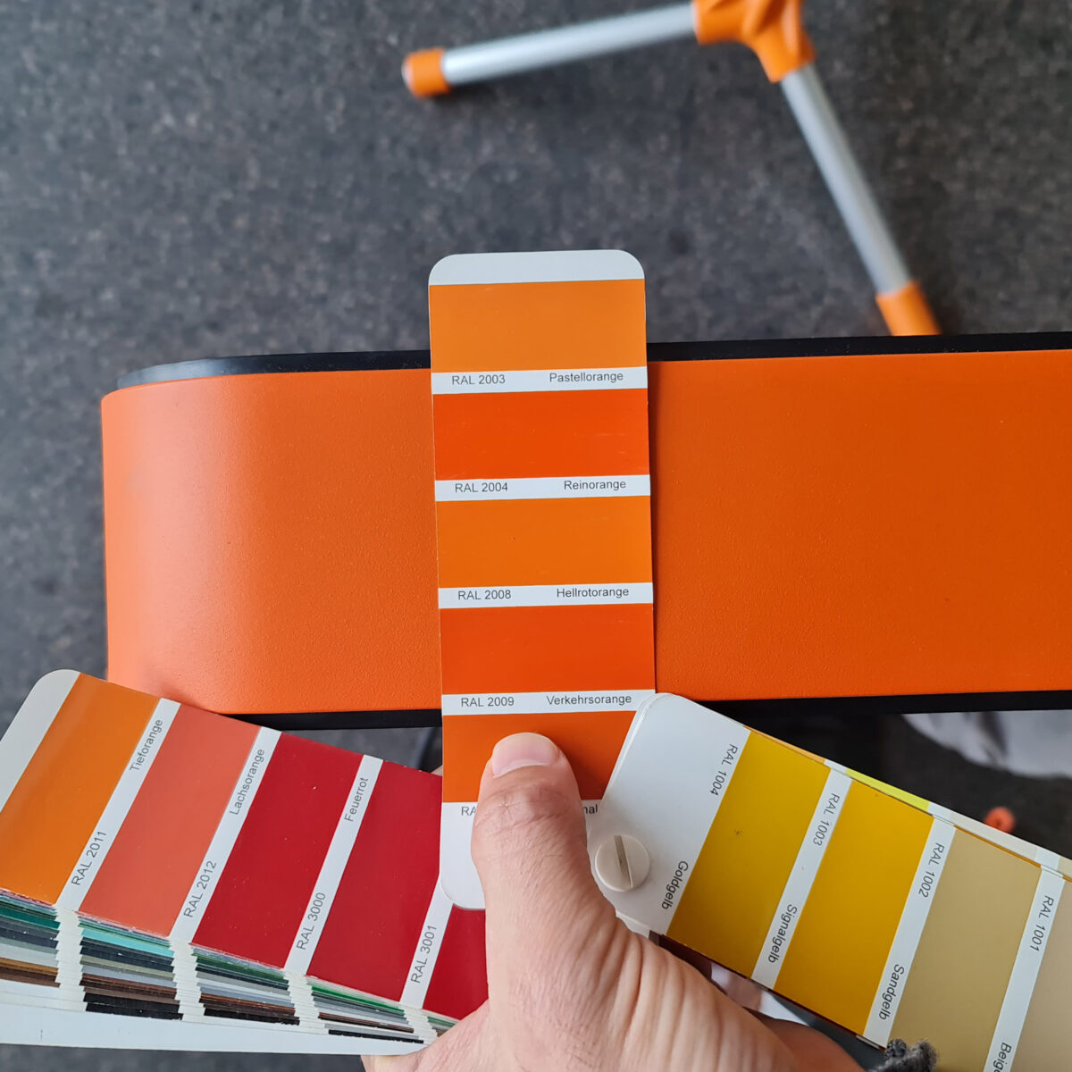 QRACK Colour powder-coating Customize your Q-RACKS matching your corporate CI Colour.