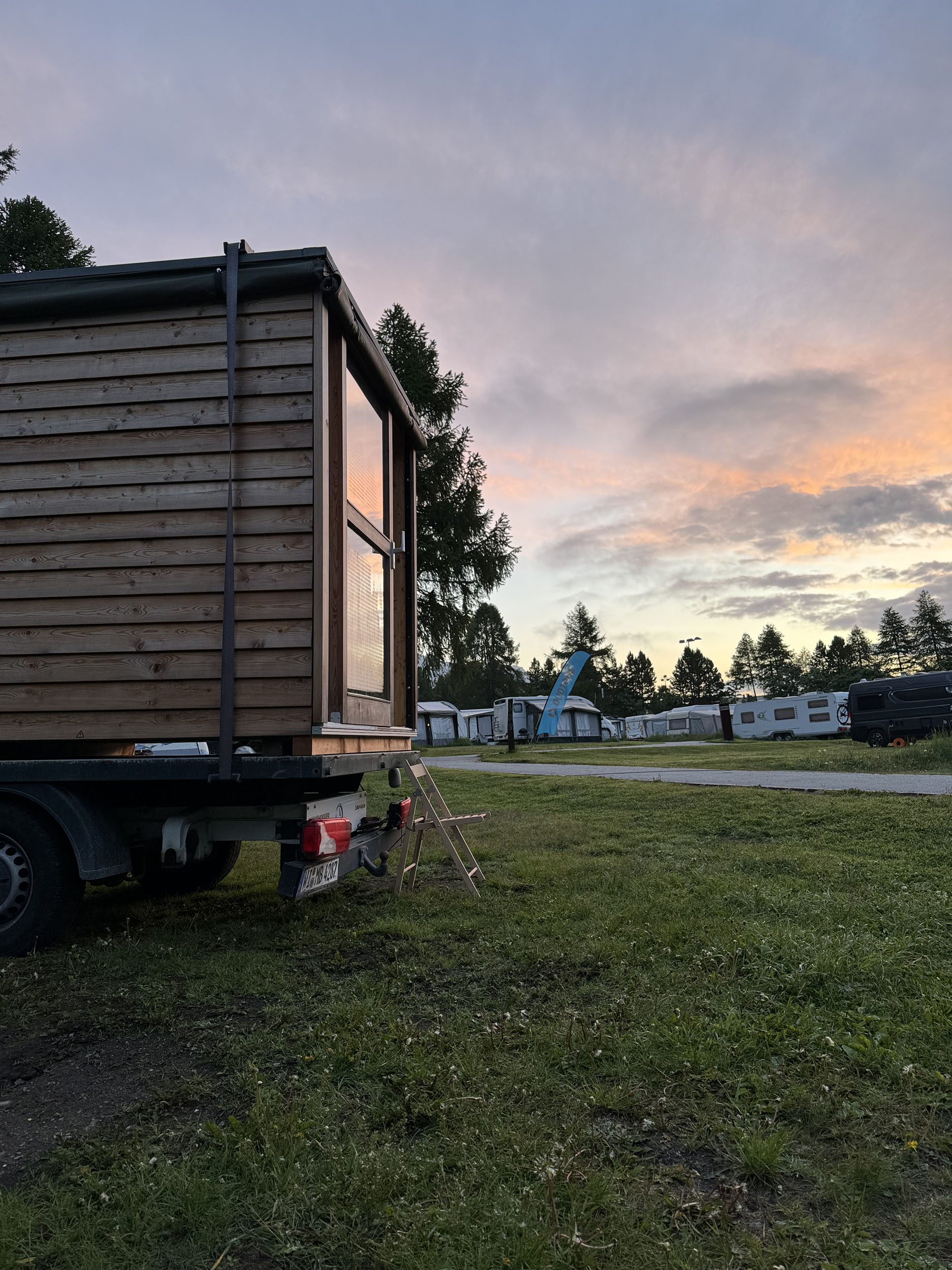 Transformative minimalist mobile house redefines vanlife with sustainable Moonwood design, elevating the traditional caravan lifestyle / Transformierendes minimalistisches Mobilhaus, das Vanlife mit nachhaltigem Mondholz-Design neu definiert und den traditionellen Caravan-Lebensstil aufwertet.